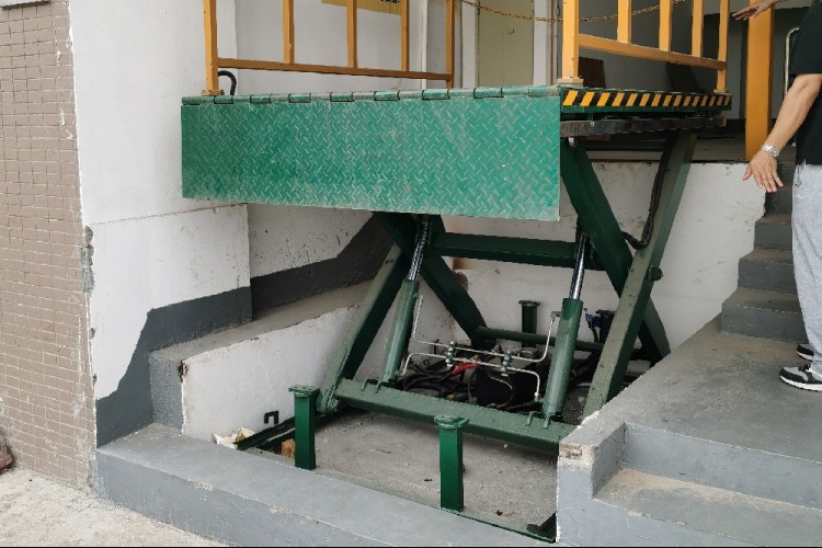 剪叉式升降平台